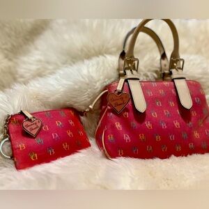 Vintage Y2K Dooney & Bourke signature handbag with coin purse/keychain wallet 🌈